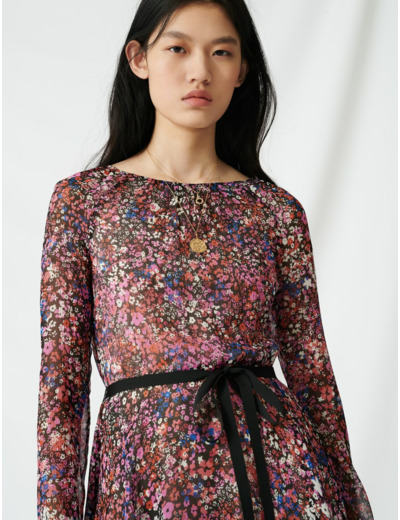 Robe à fleurs ceinturée