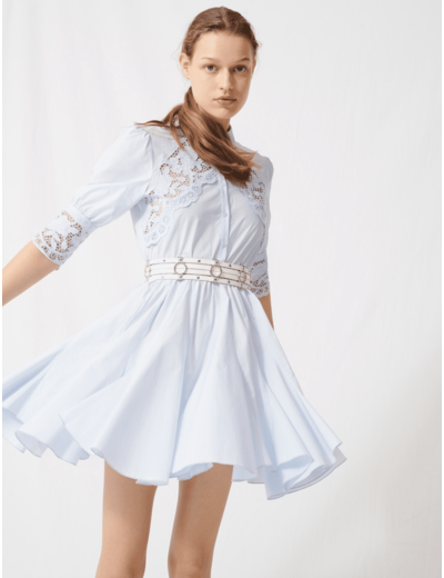 Robe patineuse avec ceinture à nouer
