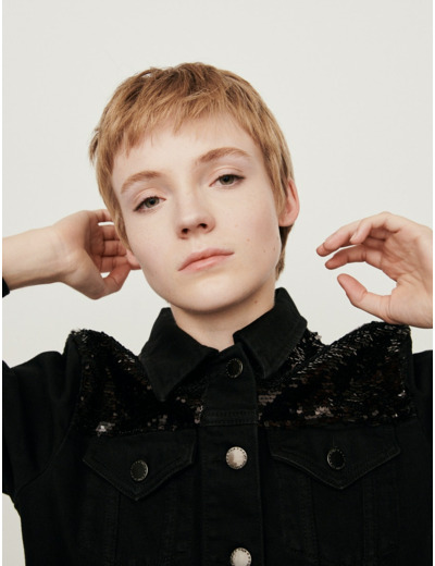 Blouson en jean et sequins