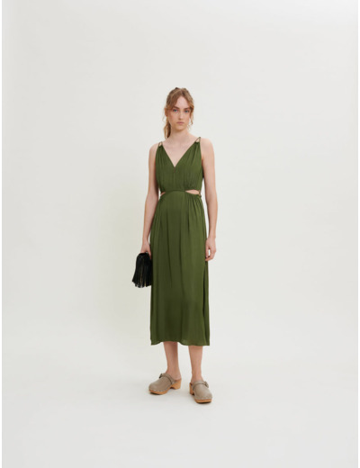 Robe en satin ajourée à la taille