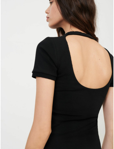 Tee-shirt à côtes ouvert dans le dos