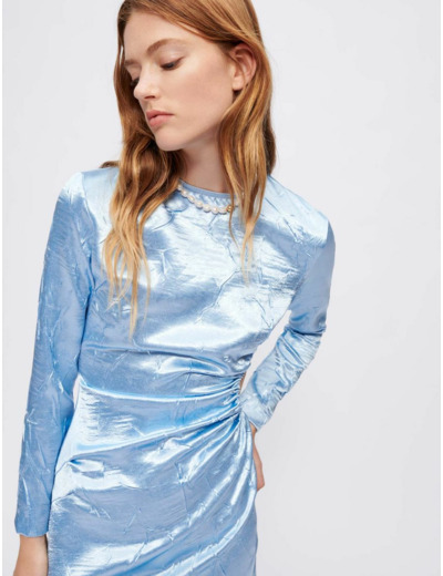Robe en satin près du corps