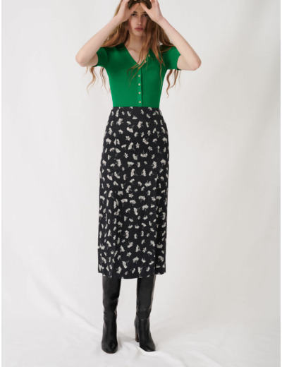 Pull fin col V et petits boutons