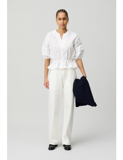 Chemise élastiquée brodée