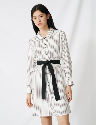 Robe chemise ceinturée à fines rayures