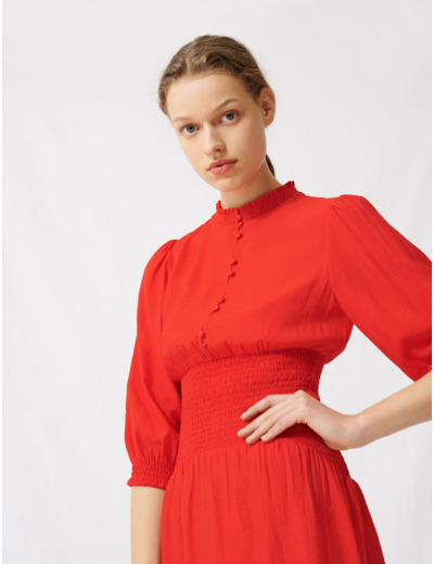 Robe mi-longue smockée rouge