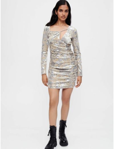 Robe en velours rebrodée de sequins