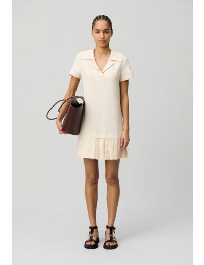 Robe courte à plis