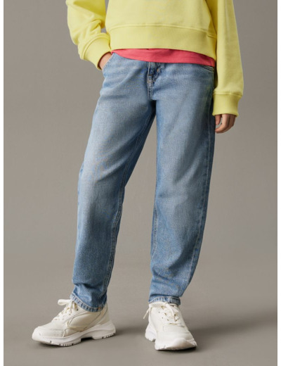 JEANS À JAMBES ÉVASÉES