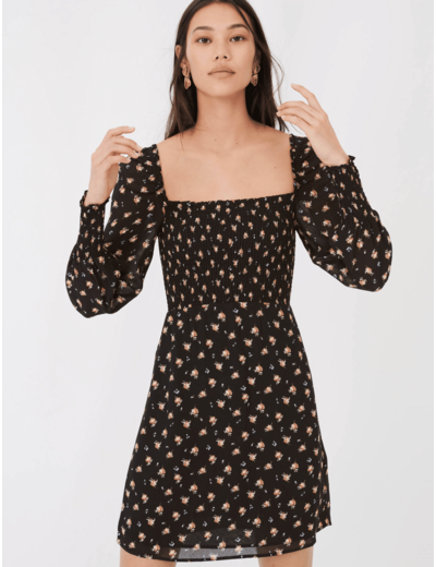 Robe près du corps à décolleté fantaisie
