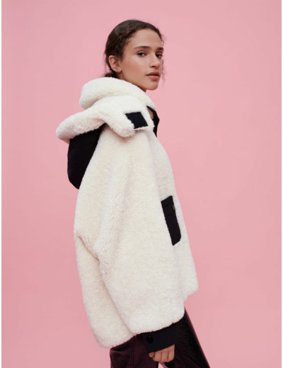 Manteau en fausse fourrure et vinyle