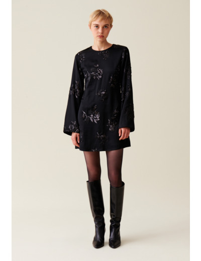 Robe courte noire sequins brodés