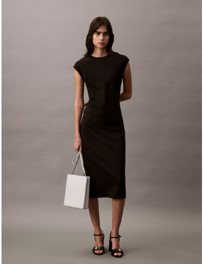ROBE DROITE À MANCHES