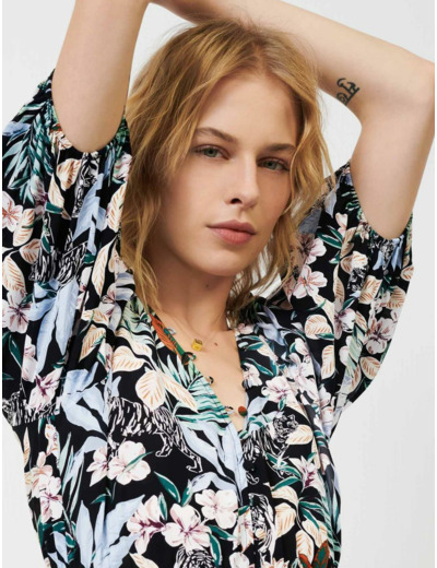 Robe en viscose imprimée jungle smockée
