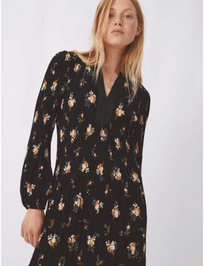 Robe plissée et imprimée à col satin