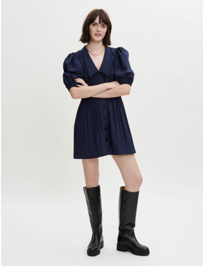 Robe plissé avec un col