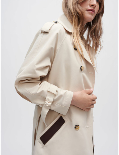 Trench smocké dans le dos