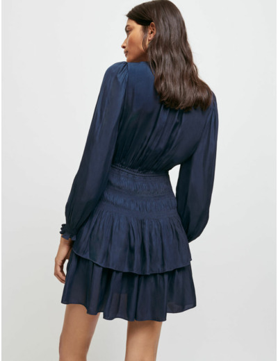 Robe en satin à volants