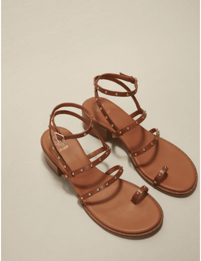 Sandales à brides en cuir clouté