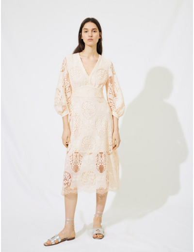 Robe en guipure décolletée